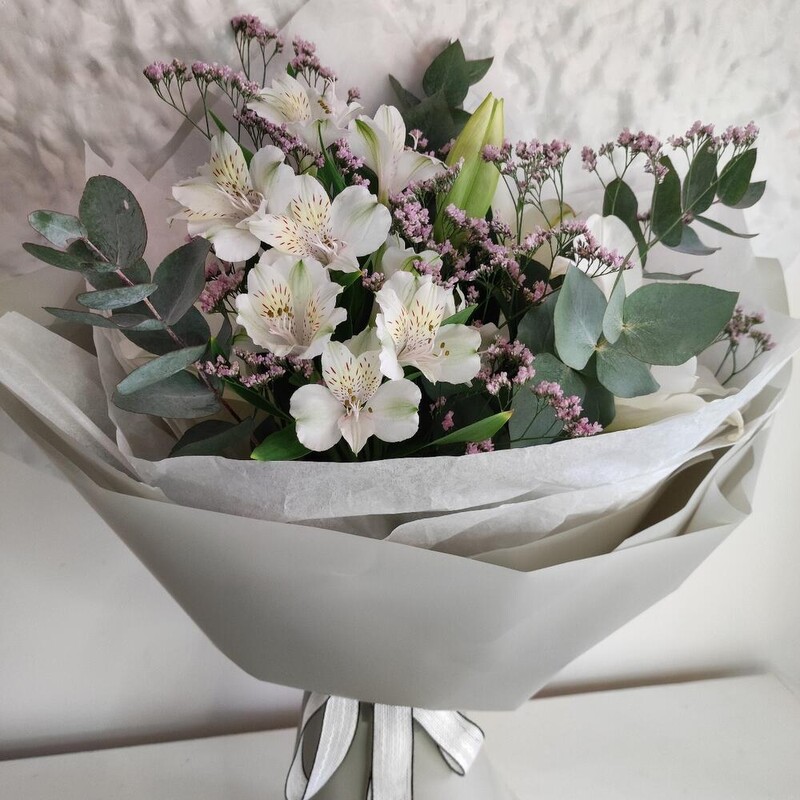 Букет с лилией