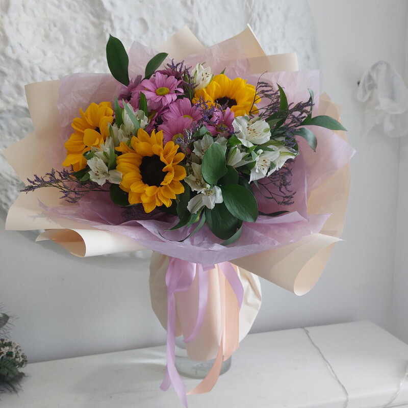 Букет с подсолнухами