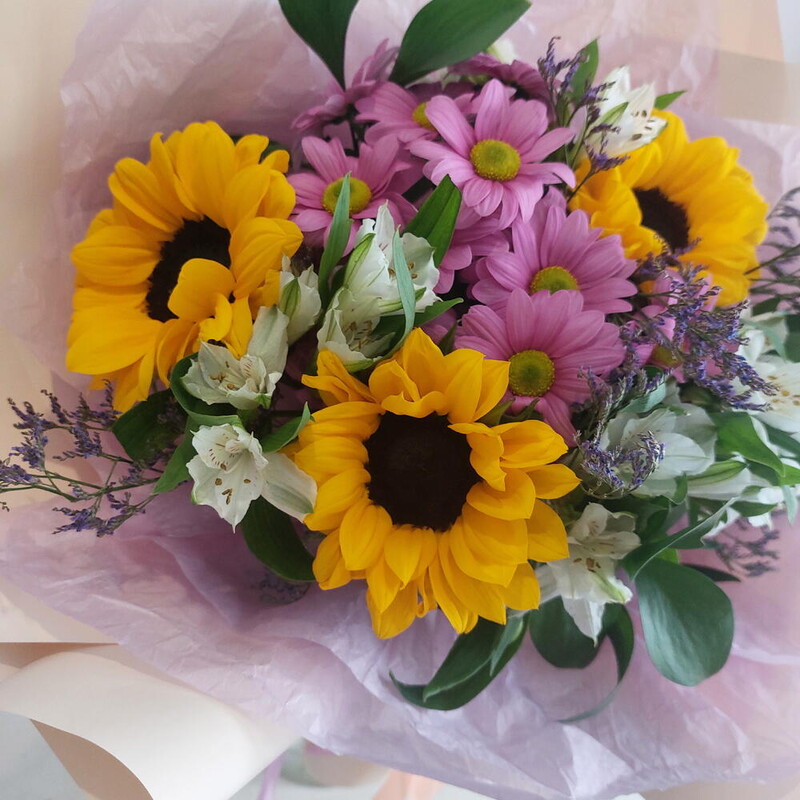 Букет с подсолнухами