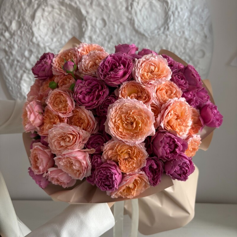 Букет пионовидных роз