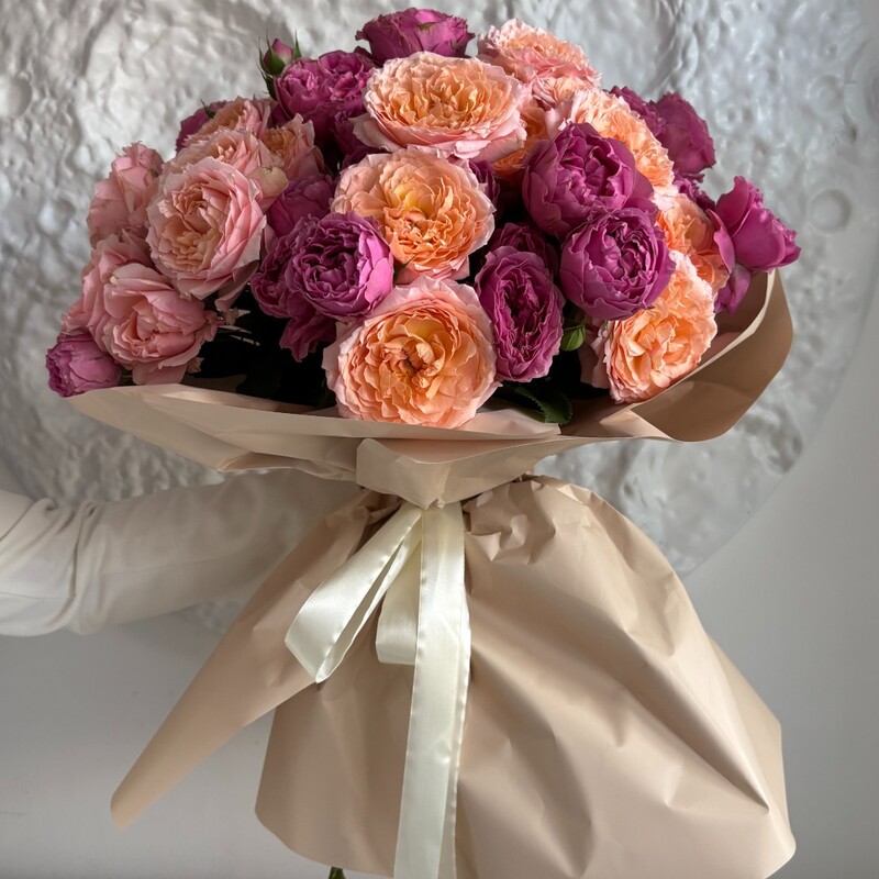 Букет пионовидных роз