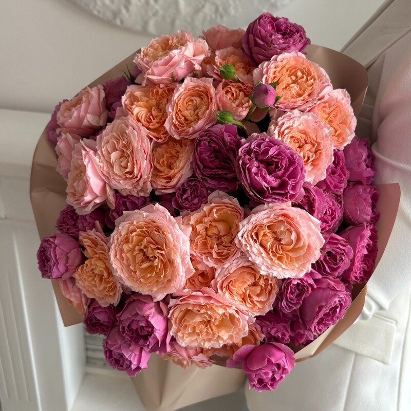 Букет пионовидных роз