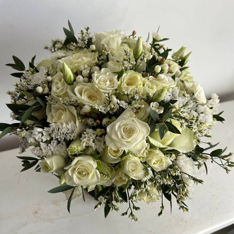 Букет невесты в белозеленых тонах