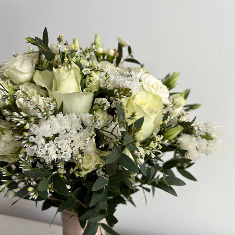 Букет невесты в белозеленых тонах