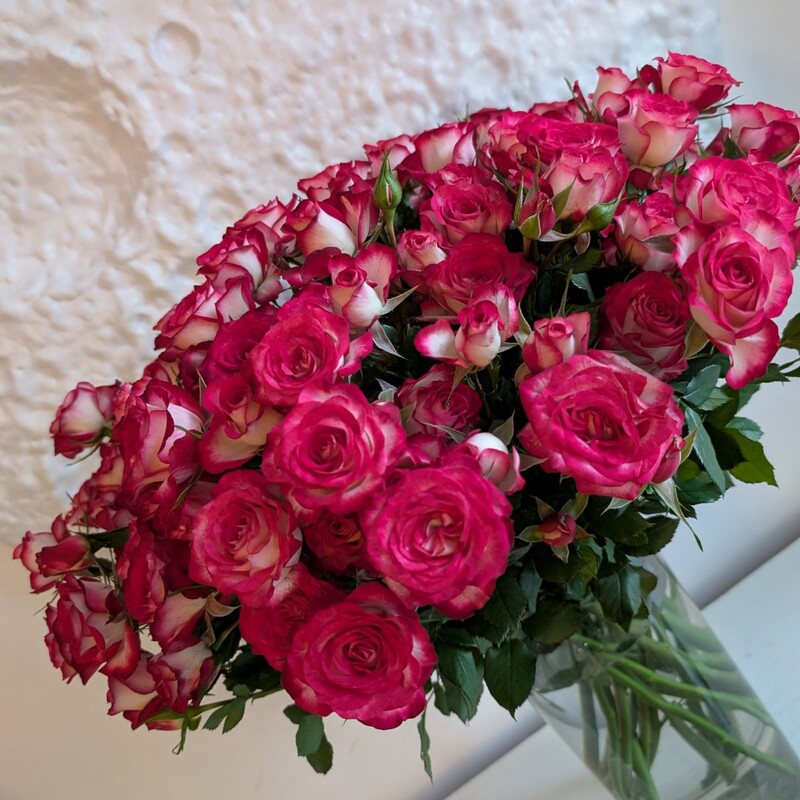 Букет  из кустовых красных роз