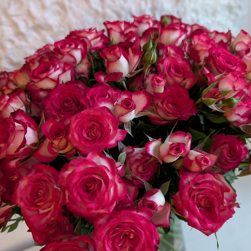 Букет  из кустовых красных роз