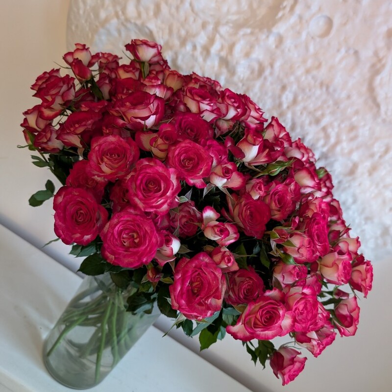 Букет  из кустовых красных роз