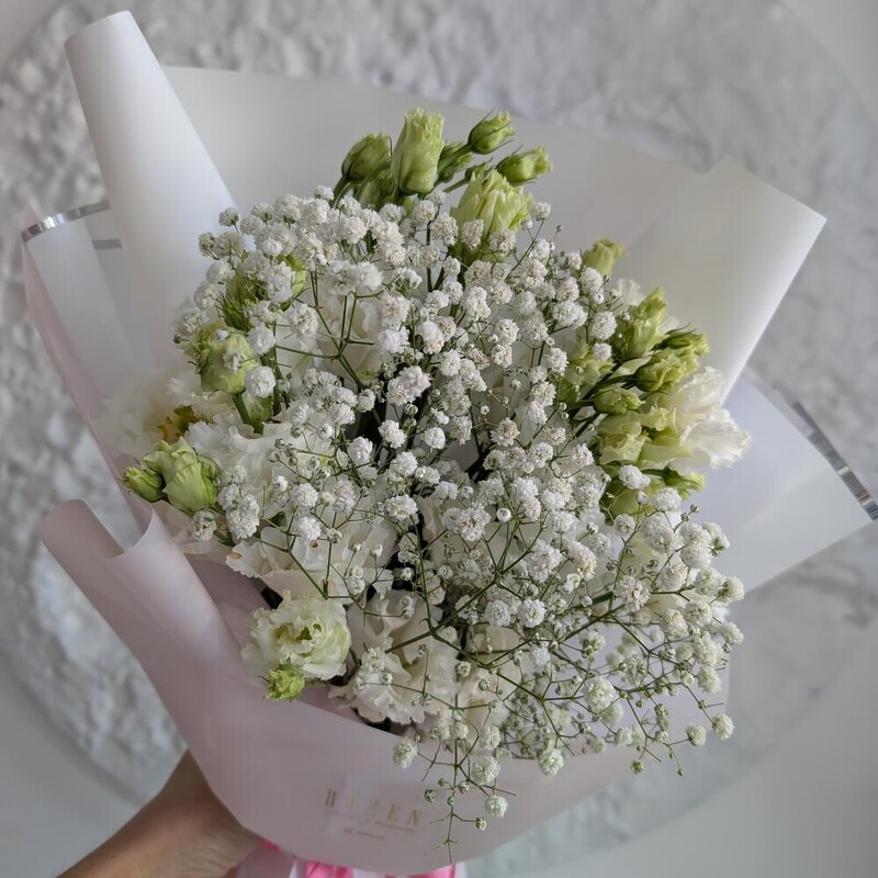 Нежный белый с эустомой