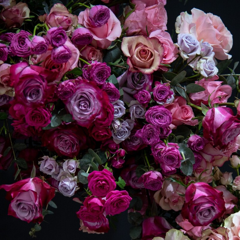 Фотозона арка из живых цветов