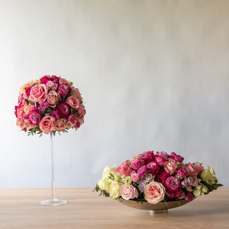 Композиция из живых цветов для украшения стола #3