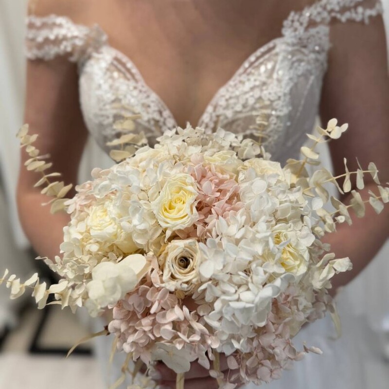 Букет невесты  из стабилизированных цветов