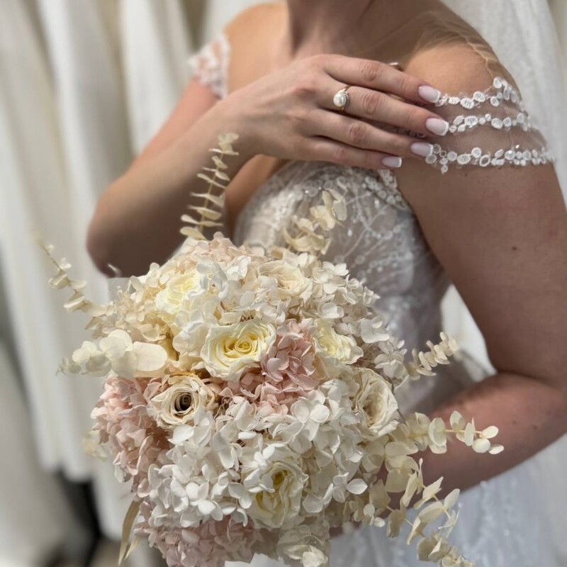 Букет невесты  из стабилизированных цветов