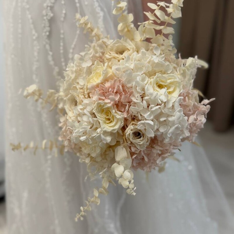 Букет невесты  из стабилизированных цветов
