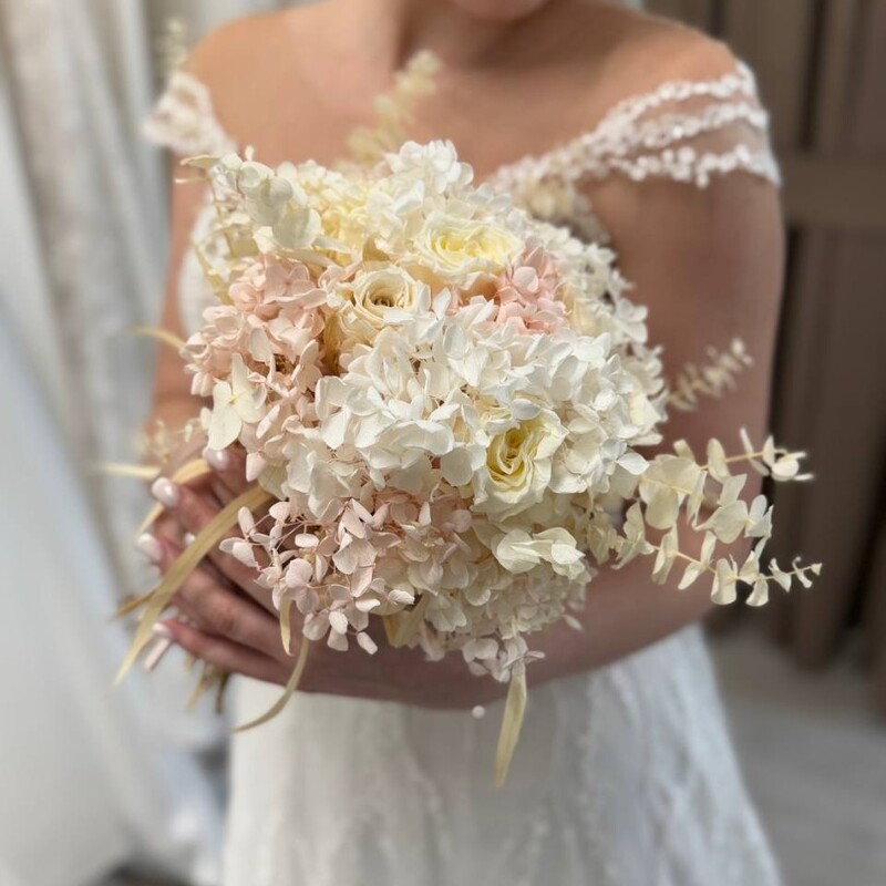 Букет невесты  из стабилизированных цветов