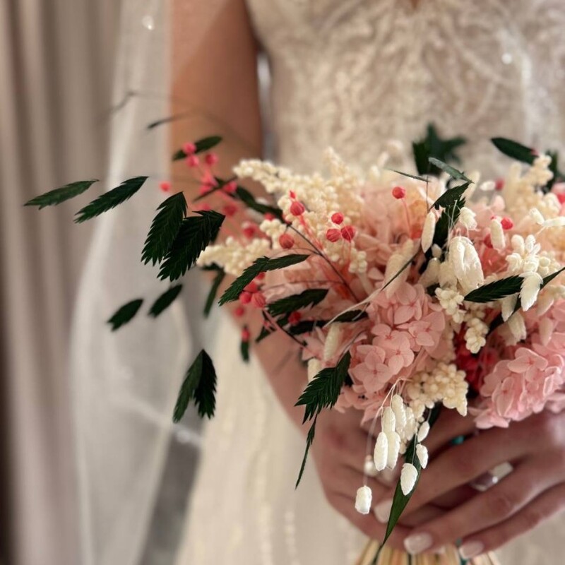 Букет невесты  из стабилизированных цветов #1