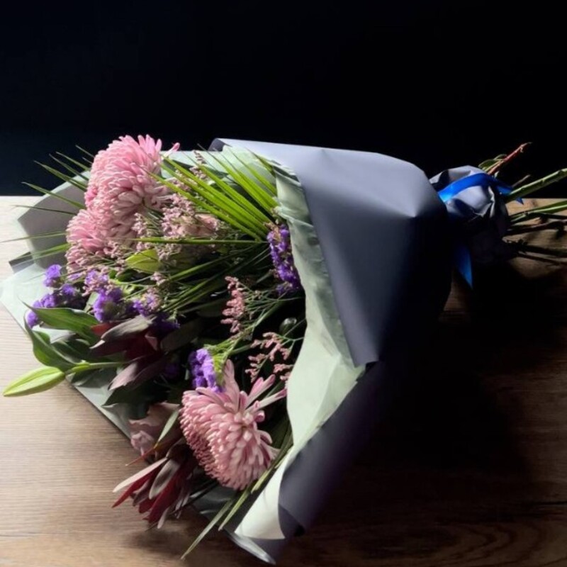 Мужской букет с хризантемами