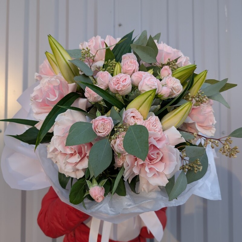 Большой букет с лилиями