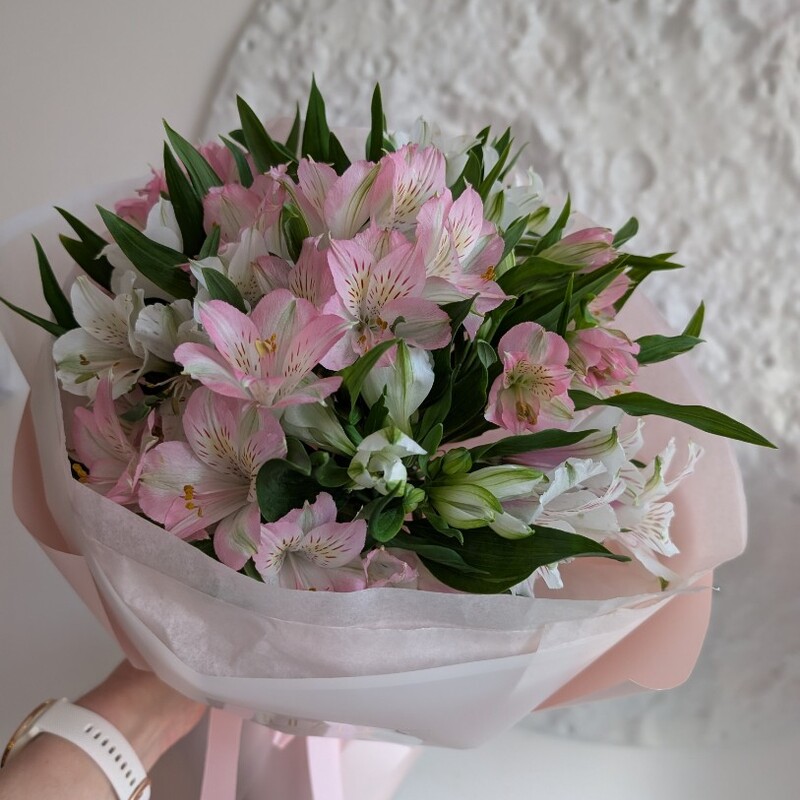 Букет альстромерий 