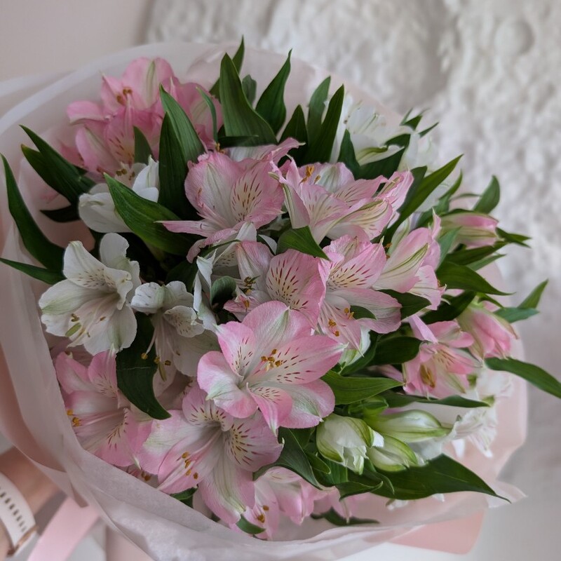 Букет альстромерий 