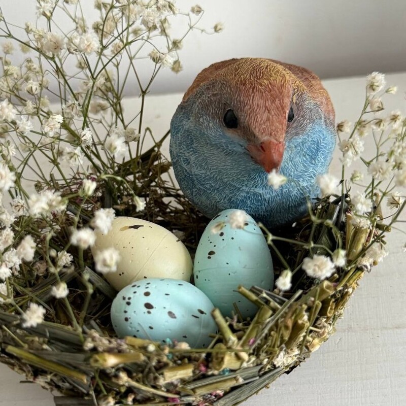 Композиция с птичкой в гнездышке