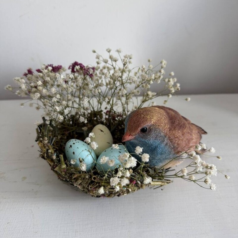 Композиция с птичкой в гнездышке