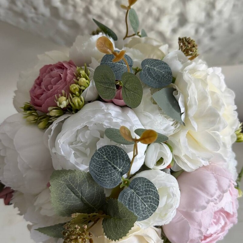 Композиция настольная из искусственных цветов