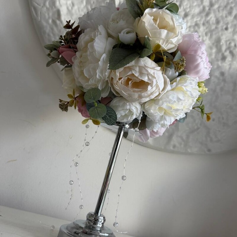 Композиция настольная из искусственных цветов