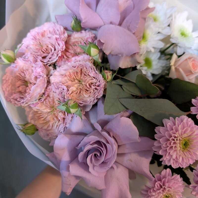 Букет с лавандовыми розами