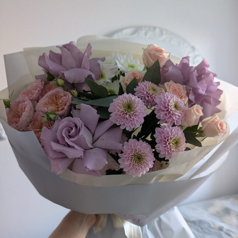 Букет с лавандовыми розами